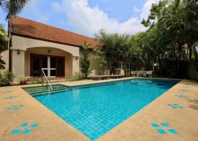 Pool villa for sale in Ban Amphoe, Pattaya. 3 bedrooms 3 bathrooms