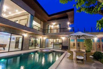 Sunrise Luxury Villa Huay Yai Pattaya. 5 bedrooms 5 bathrooms