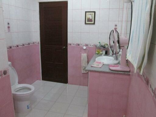 House for sale Mabprachan Reservoir, Pattaya. 4 bedrooms 6 bathrooms