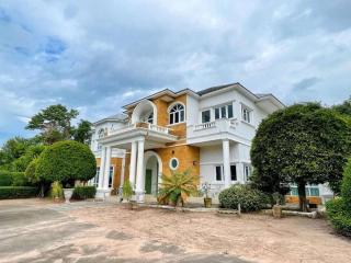 #Luxury mansion for sale, very large area The coordinates are near Khao Chi Chan Pattaya.  Mansion area 9.2 rai