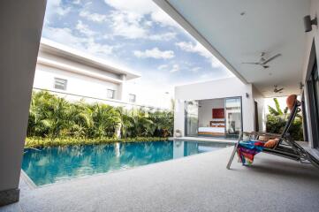 Palm Lakeside family home located in East Pattaya For sale