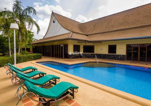 Pool villa Lakehouse Huay Yai For sale