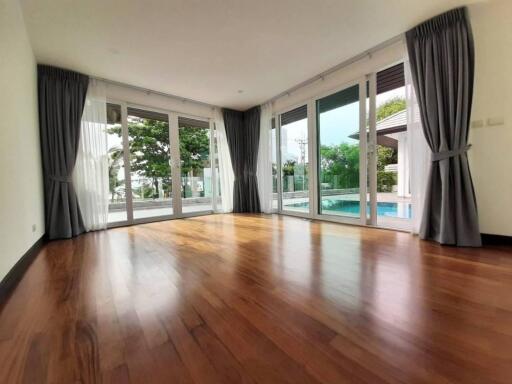 Vacation home villa, Pattaya, area 116 sqwa., usable area 250 sq m.  -4 bedrooms, 5 bathrooms