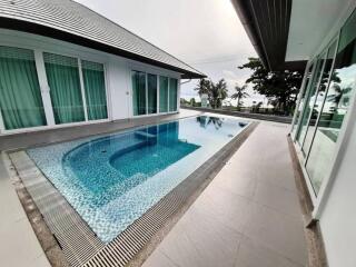 Vacation home villa, Pattaya, area 116 sqwa., usable area 250 sq m.  -4 bedrooms, 5 bathrooms