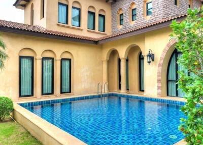 Beautiful Italian Tuscany style, 3 Bedrooms 4 Bathrooms house with private pool Pattaya