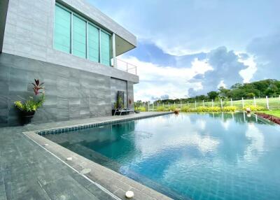 4bed Pool villa for sale in phoenix gold golf club Pattaya Land  Size 1,600 Sq.m (1 Rai)
