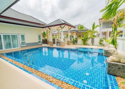 Dusit Pattaya Hill  Good Quality and beautiful house, near tourist attraction ready to move in