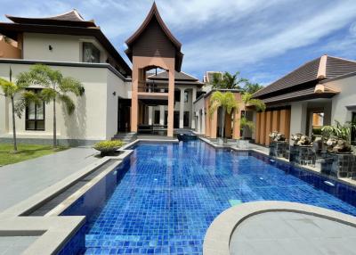 Phutara Pattaya Luxury Pool villa Thai Modern style