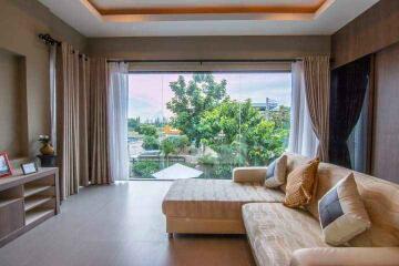 For rent and sale Nice garden and pool villa Huai yai Pattaya