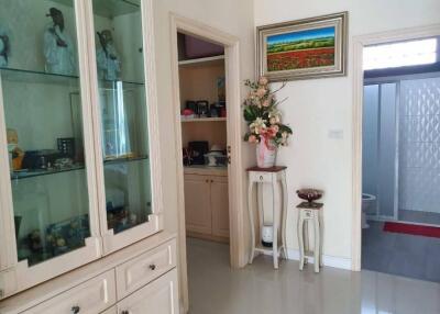 Baan Plu Villa for sale and rent.  fully furnished  Good location, warm atmosphere.  2 bedrooms, 2 bathrooms, 1 living room, 1 kitchen, private swimming pool  Located in Soi Siam Country Club  Area