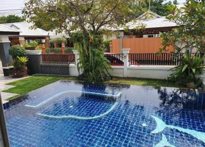 Baan Plu Villa for sale and rent.  fully furnished  Good location, warm atmosphere.  2 bedrooms, 2 bathrooms, 1 living room, 1 kitchen, private swimming pool  Located in Soi Siam Country Club  Area