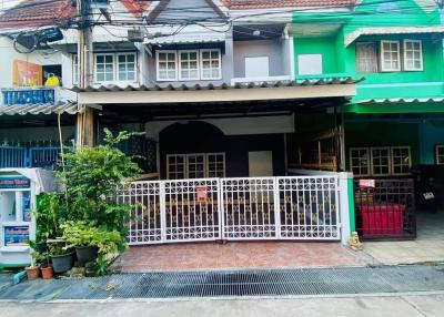 2 storey townhouse for sale, newly renovated, 200 meters from Sukhumvit.  2 bedrooms 2 bathrooms 1 kitchen  comfortable travel  near Bangkok Hospital - Pattaya