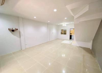 2 storey townhome for sale  renovate  2 bedrooms, 3 bathrooms, 1 kitchen, 3 air conditioners  It is between Soi Noen Plub Wan and Soi Khao Noi.  Easy to travel, not busy.