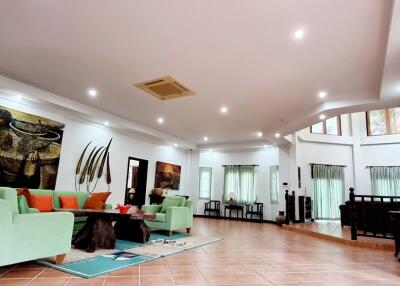 Gorgeous large garden house with private pool haui yai Pattaya