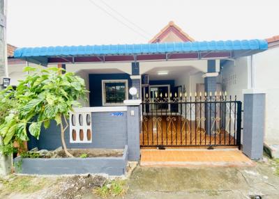 Townhouse behind the rim for sale.  Good location, North Pattaya coordinates, 3 bedrooms, 2 bathrooms  Newly renovated, convenient transportation  near Sukhumvit Road  not crossing the railway  near