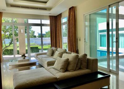 Beauty house near the beach 100 meter Na Jomtien