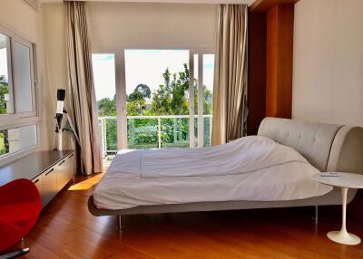 Beauty house near the beach 180 meter Na Jomtien