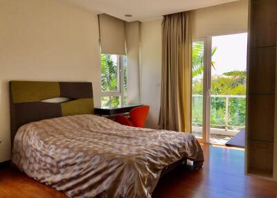 Beauty house near the beach 180 meter Na Jomtien