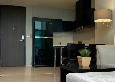 1-BR Condo at Rhythm Sukhumvit 44/1 near BTS Phra Khanong