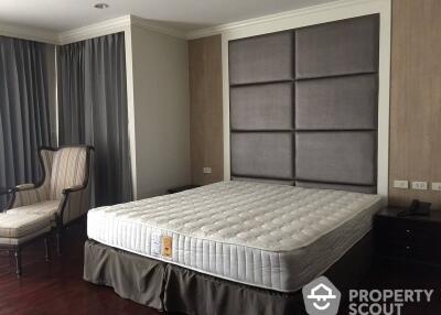 3-BR Condo at Newton Tower Condominium near BTS Nana