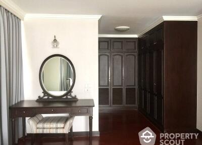 3-BR Condo at Newton Tower Condominium near BTS Nana