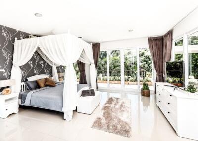 Modern pool villa and garden fully furnished in Wat yan road Pattaya