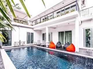 Modern pool villa and garden fully furnished in Wat yan road Pattaya