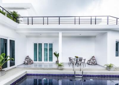 Modern pool villa fully furnished in Wat yan road Pattaya