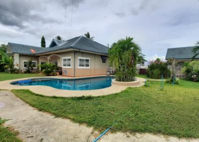Large area and pool house 5 bed 5 baht
