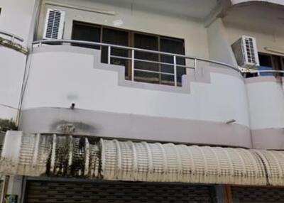 3 storey building for sale, next to South Pattaya Road Soi 2.