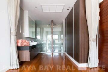 Axis Condo in Pratumnak for Sale