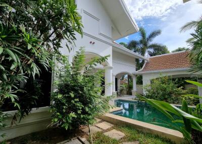 Pool villa Thai-Bali style near the beach 300 meter Na Jomtien Pattaya