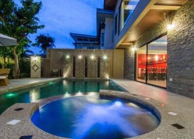 Pool villa for rent and sale pattaya Soi Huay Yai