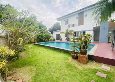 Beautiful House with swimming pool Pattaya