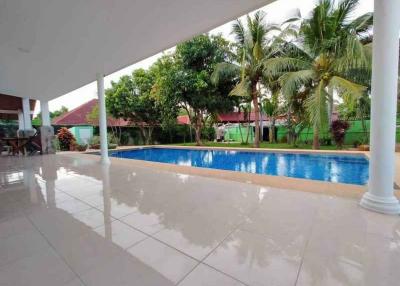 2 Storey pool and large garden  house Pattaya