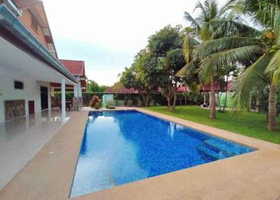 2 Storey pool and large garden  house Pattaya