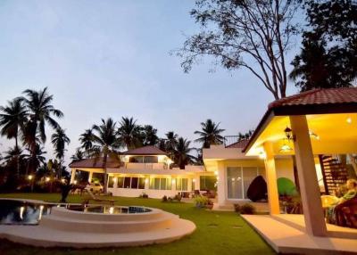 Luxury Pool Villa Huay Yai Pattaya