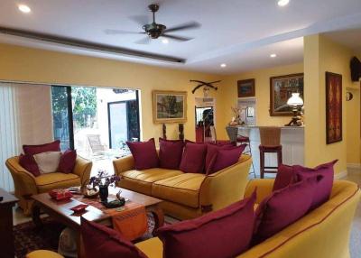 Paradise villa 2 Pattaya with pool and pleasant garden