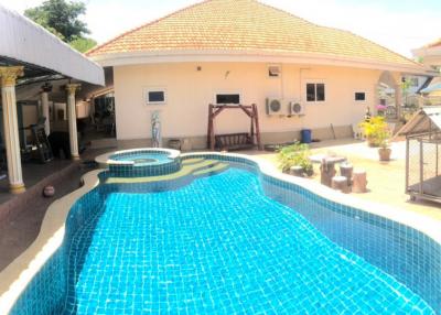 House For Sale with private pool  In Soi Thung Klom Tan Man (Sukhumvit 87-89)