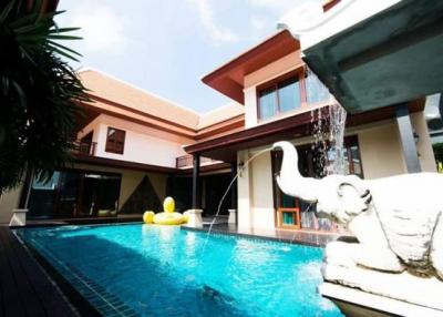 Luxury Pool Villa Pattaya 4 bed 4 baths  ready to move in