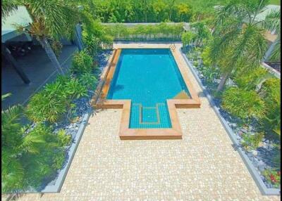 Pool villa and nice garden  Bang sa re