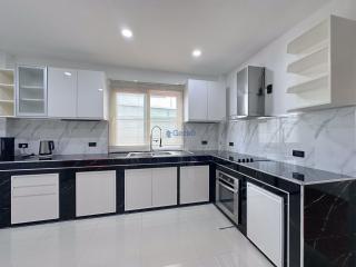 3 Bedrooms House in Chateau Dale Residence East Pattaya H002317