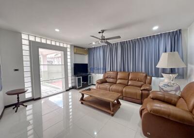 3 Bedrooms House in Chateau Dale Residence East Pattaya H002317