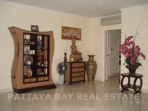 2 Beds Wongamat Residence Condo for Sale