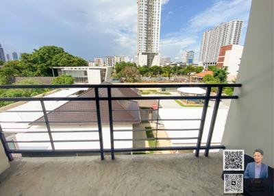 For Sale: Land with 2 Detached Houses in Soi Narathiwas 24 - Sathorn - Yannawa Area