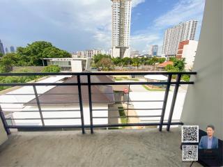 For Sale: Land with 2 Detached Houses in Soi Narathiwas 24 - Sathorn - Yannawa Area