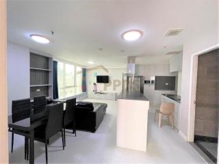 Condo 2 bedrooms for rent or sale, newly renovated, corner unit, with a view of the GMM building.