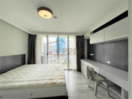 Condo 2 bedrooms for rent or sale, newly renovated, corner unit, with a view of the GMM building.