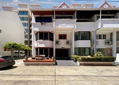 3 Storey 5 Bedroom Townhouse : Baan Suksamran