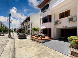 3 Storey 5 Bedroom Townhouse : Baan Suksamran